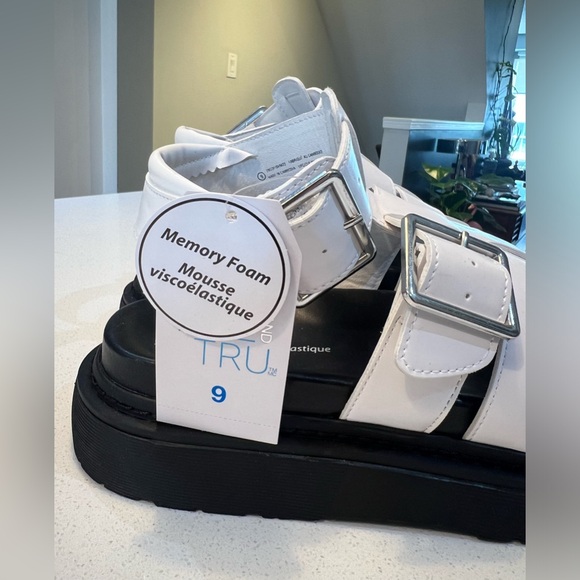 NWT Time and Tru - Doc Marten’s looking sandals. Size 9 - Picture 5 of 7